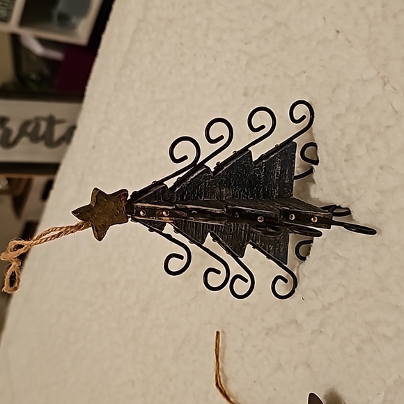 Vintage Lot of 5 Various Ornaments - Angels, Tree, Pillow, Manger Scene - Picture 3 of 6